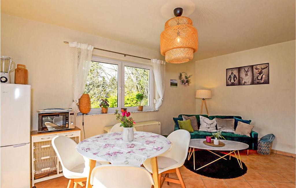 Amazing Home In Goldlauter-heidersbach With 2 Bedrooms And Wifi photo 4
