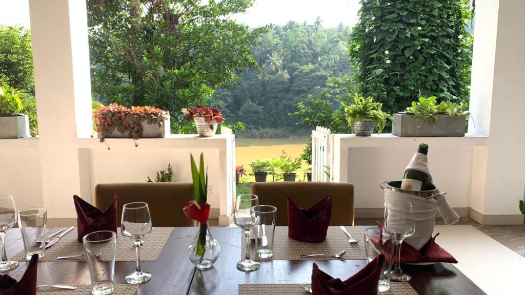 Kandy Rivers Edge Nature Resort photo 4
