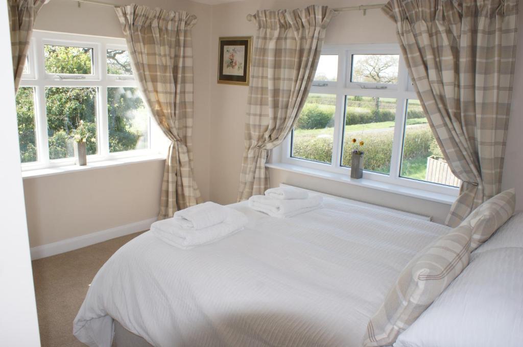 Spacious 4 bed family cottage in parkland setting photo 4
