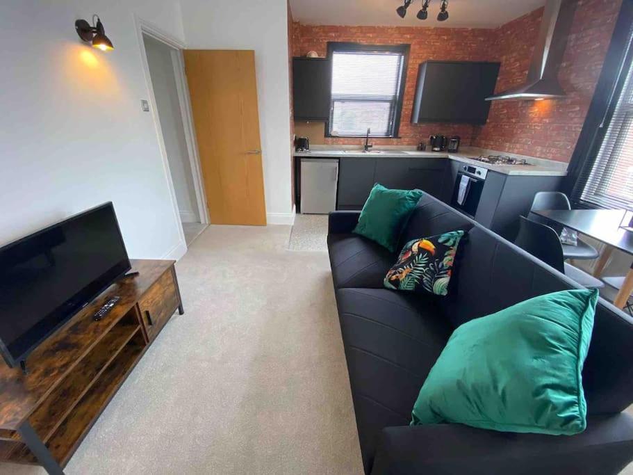 1 bed flat with parking near town centre - Tap to explore photos