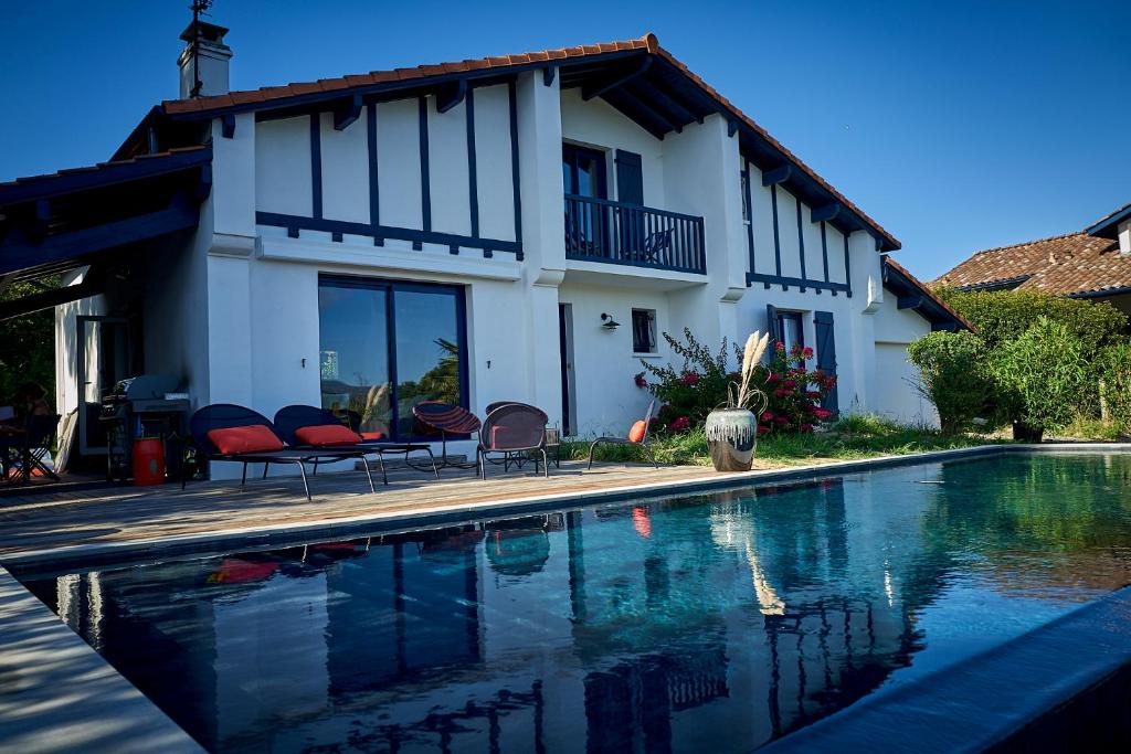 Villa Kokoloa : piscine chauffée et vue montagnes photo 2