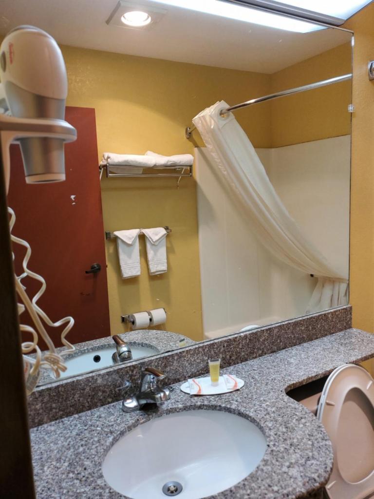 Microtel Inn & Suites by Wyndham Gatlinburg photo 2