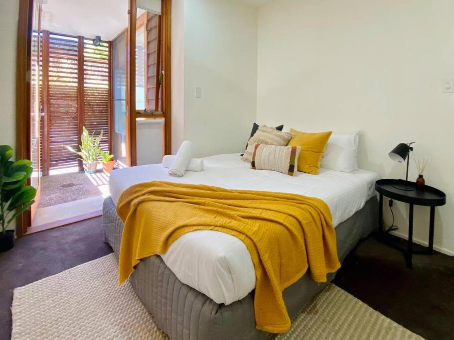 Poolside Apartment In Central Byron photo 4