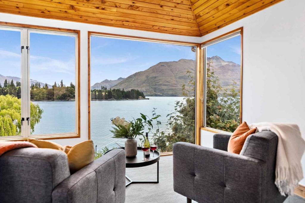 Tahuna Lakeside - 3 min walk to town photo 2
