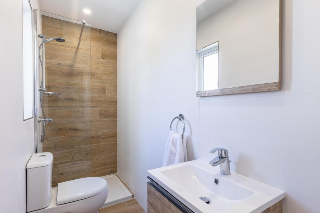 New & central located 3 Double bedroom apartment - Close to all amenities photo 1