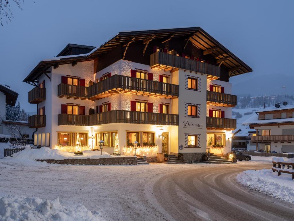 Hotel Dolomiten photo 1