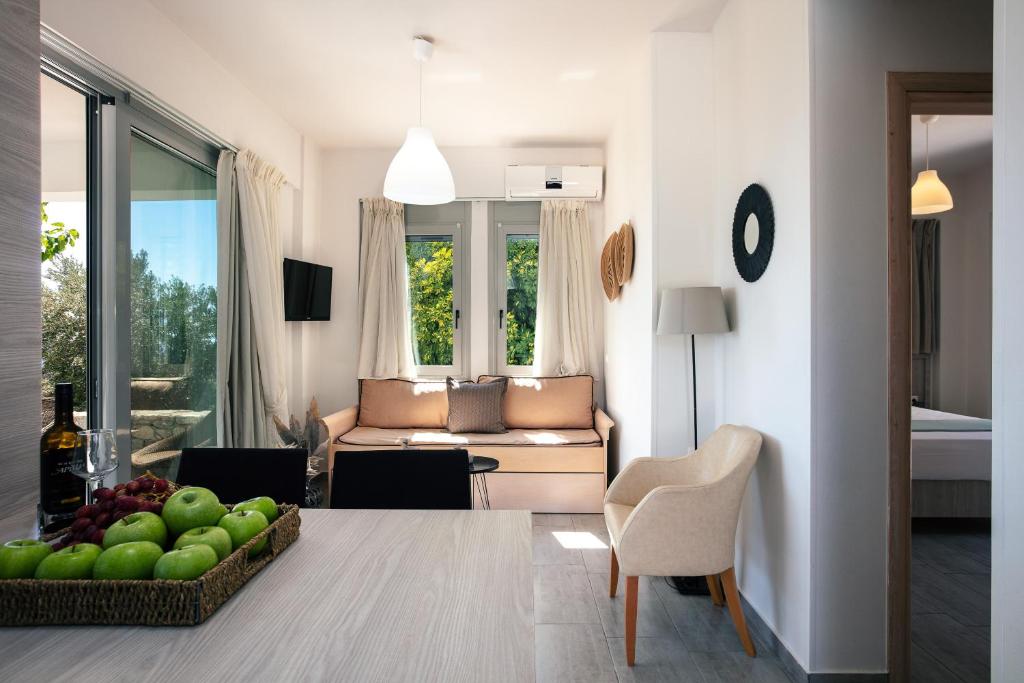 Evgoro Luxury Suites photo 4