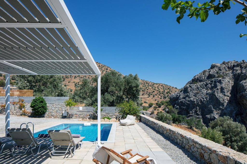 Evgoro Luxury Suites photo 2