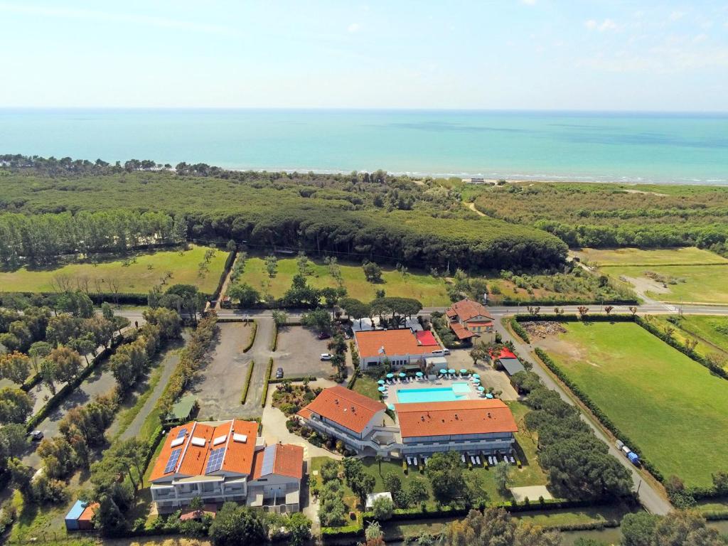 Apartments in residence in Vada with swimming pool 450 meters from the sea photo 3