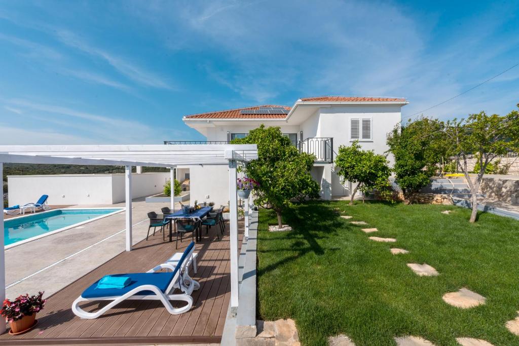LUXURY VILLA ŠENTADA photo 1