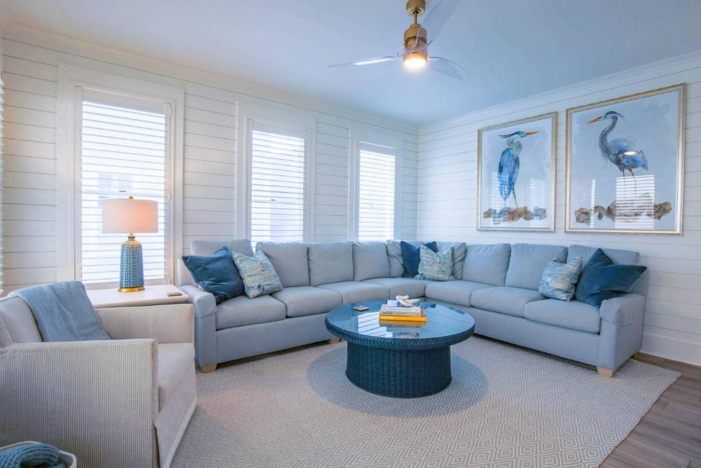 Captain's Quarters image