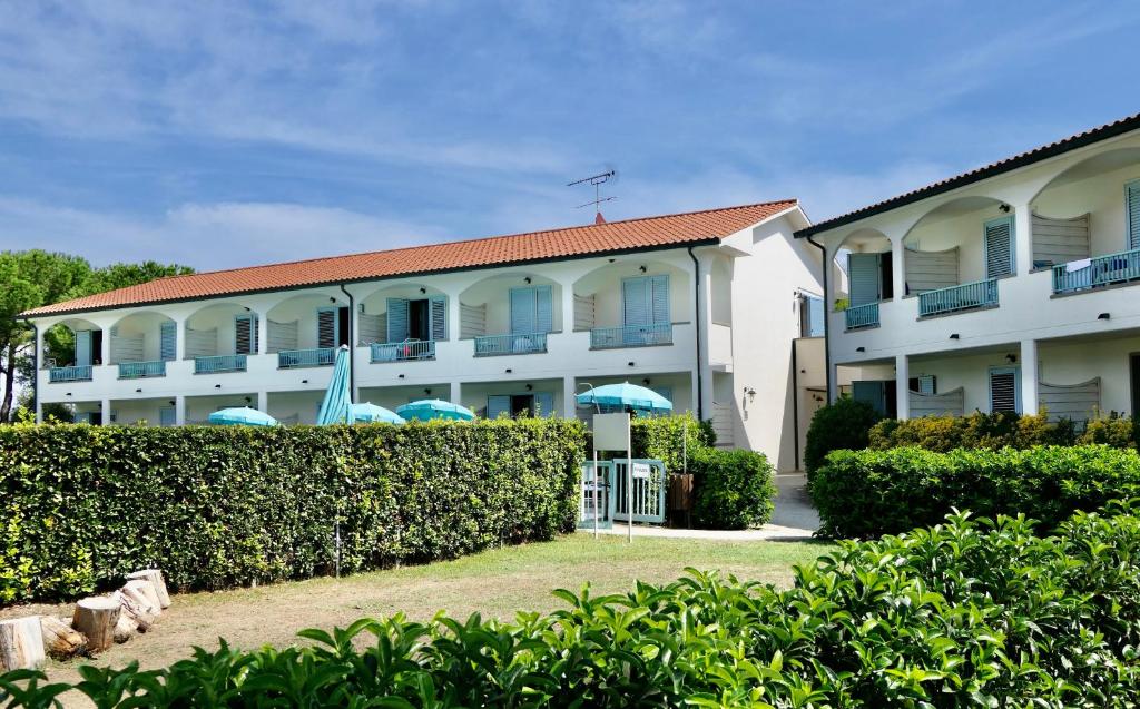 Apartments in residence in Vada with swimming pool 450 meters from the sea photo 2