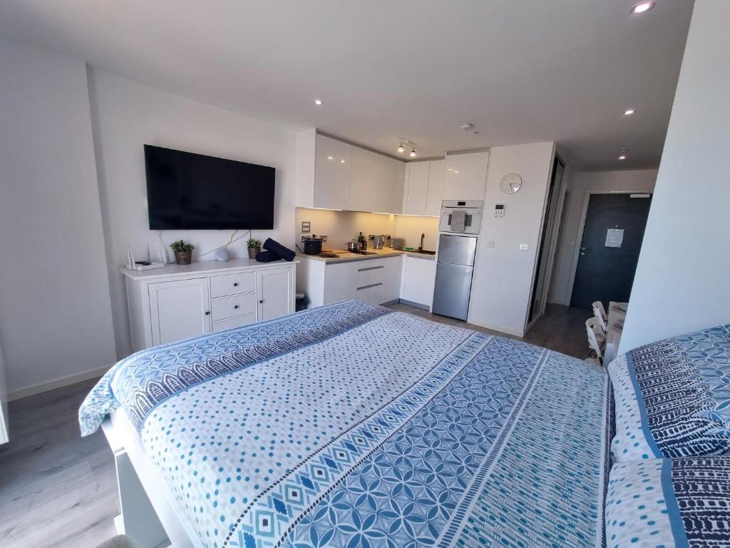 Brand New Top Floor Studio - The Hub Gibraltar - Self Catering photo 4