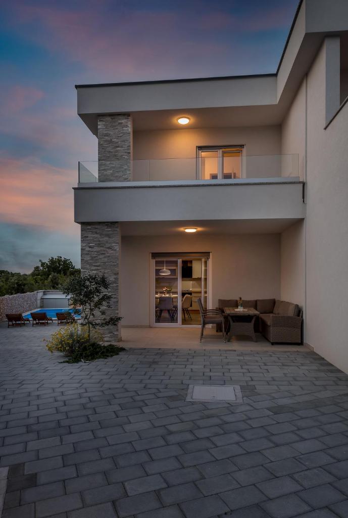 Holiday house Mareta - outdoor swimming pool, 4 bedrooms, WIFI
