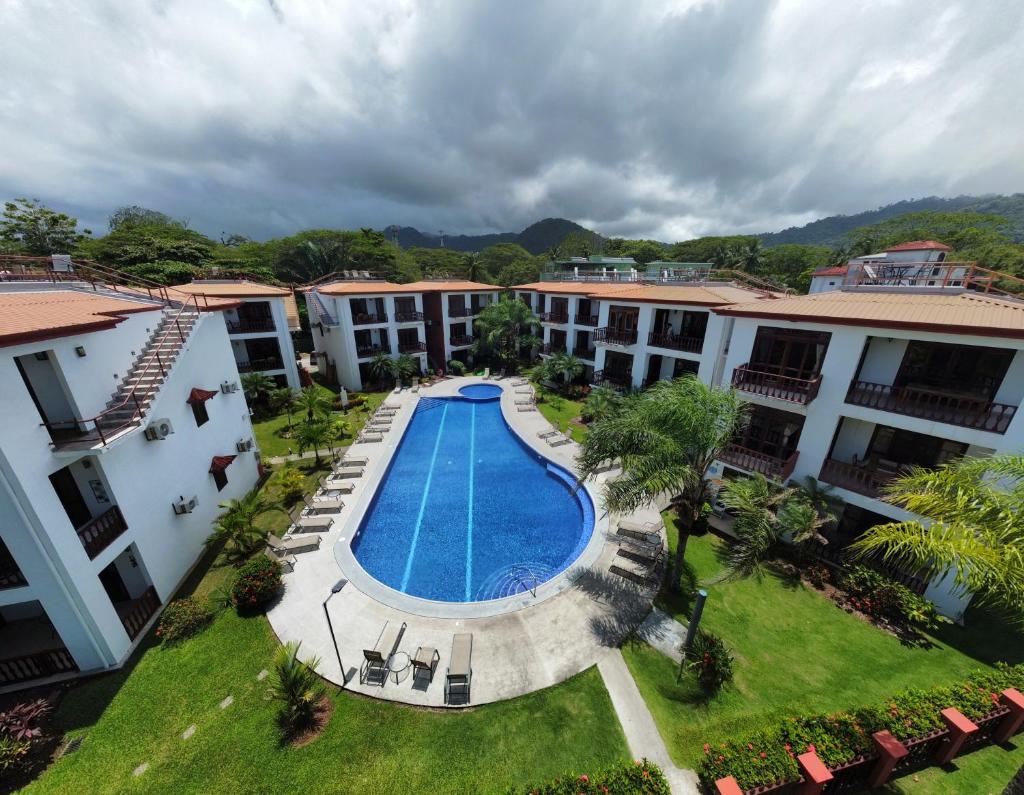 Delluz Bahia Azul 4B Pool view, Jaco Beach 2nd floor