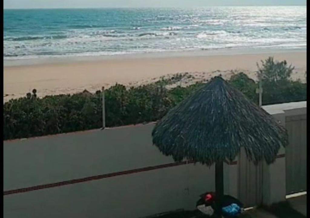 CASA DE PRAIA (PE NA AREIA)
