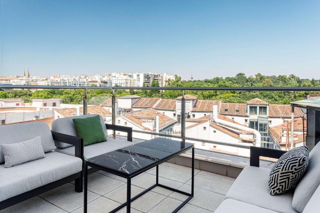 Radisson RED Madrid photo 4