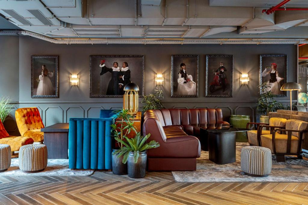 Radisson RED Madrid photo 3