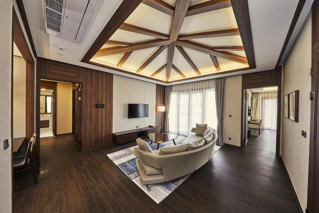 Camphortree Hotel and Resort photo 4
