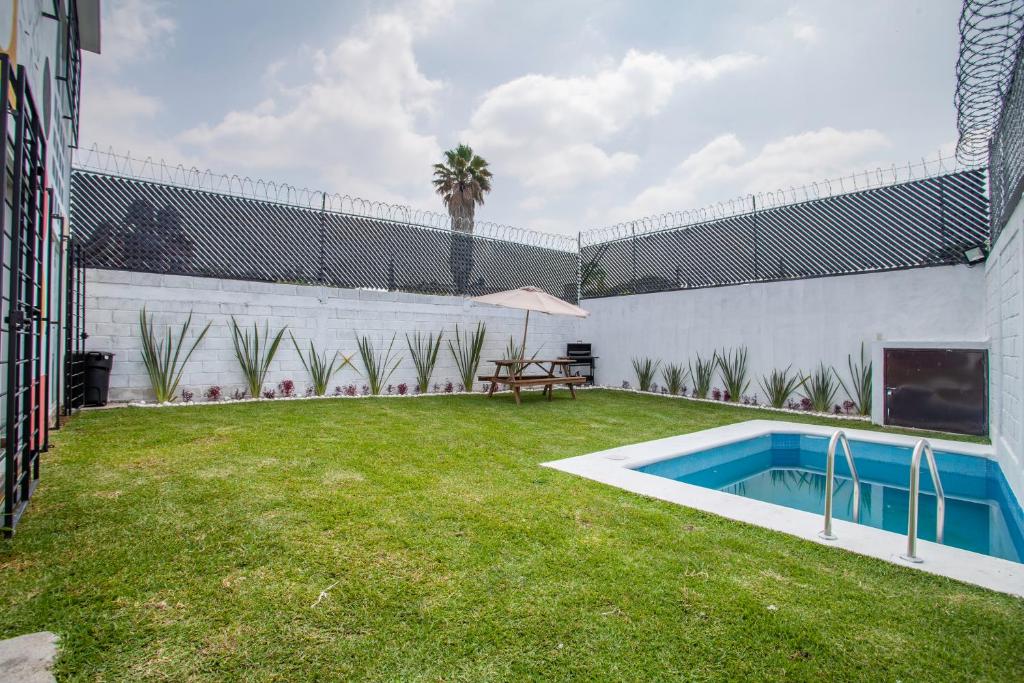 Casa con alberca privada y jardin photo 1