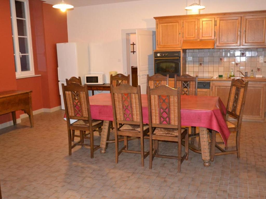 Gîte Châtel-de-Neuvre, 4 pièces, 6 personnes - FR-1-489-92 photo 1