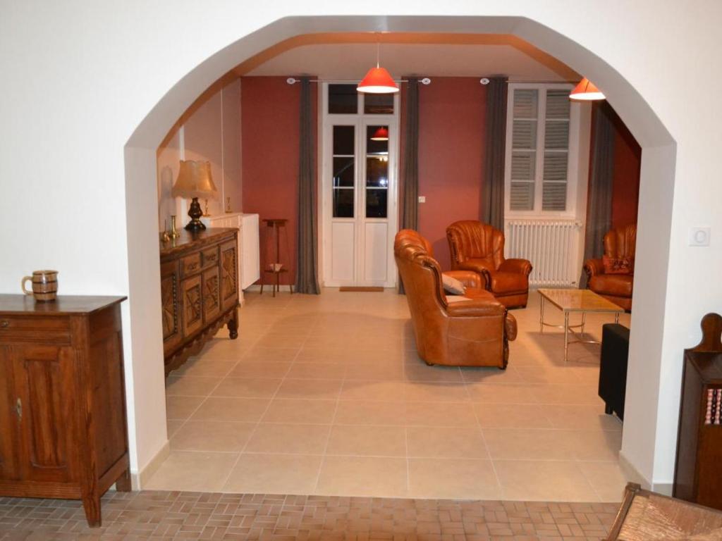 Gîte Châtel-de-Neuvre, 4 pièces, 6 personnes - FR-1-489-92 photo 2