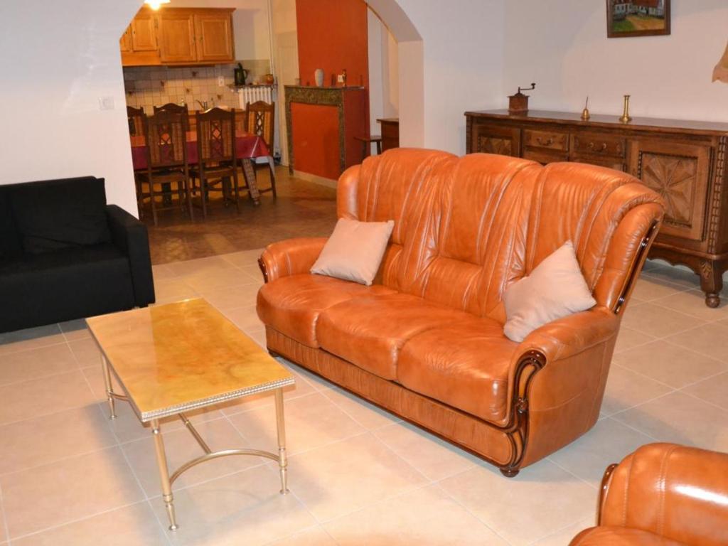 Gîte Châtel-de-Neuvre, 4 pièces, 6 personnes - FR-1-489-92 photo 3