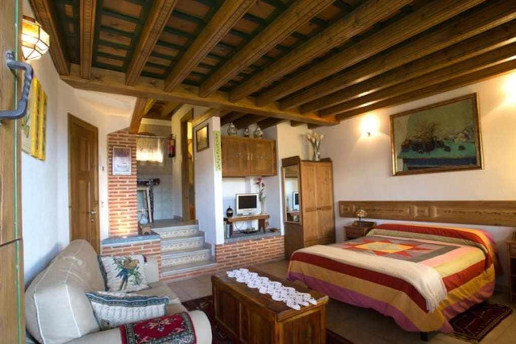 Apartamento rural El Pastor es un estudio con gran ventanal a Gredos