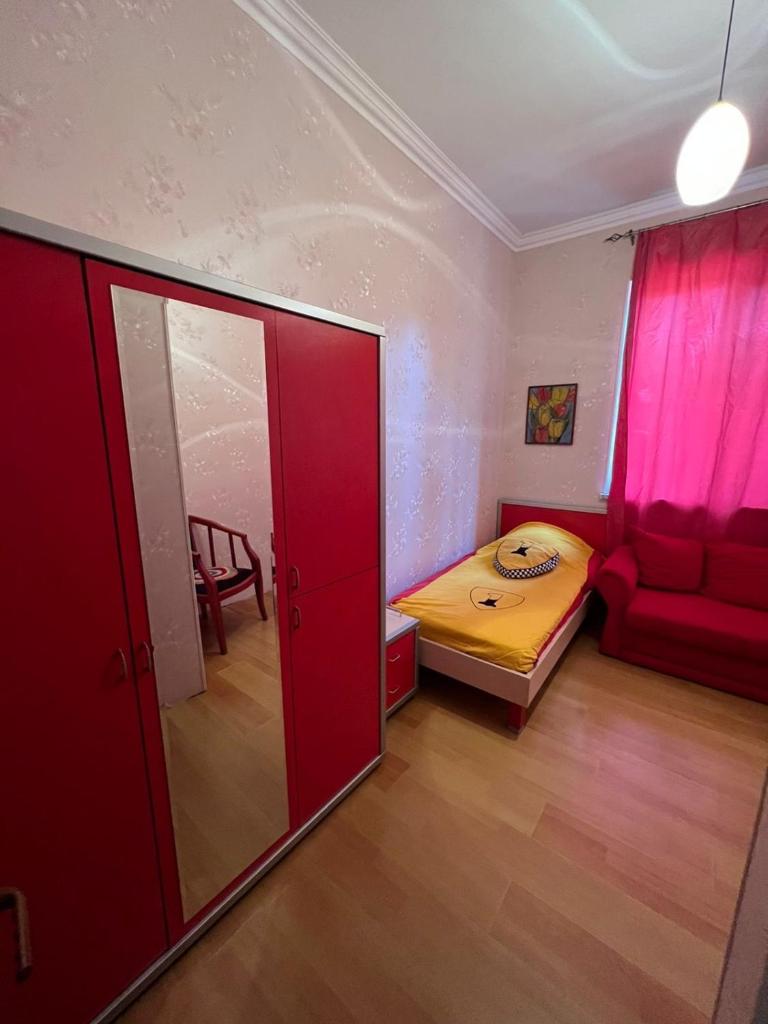 House; 2 bedroom, big hall, free parking, barbeque photo 4