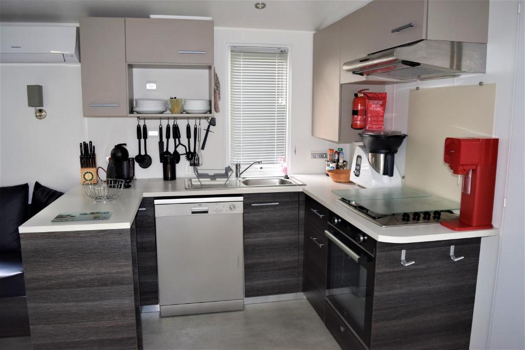 Spacieux Mobil-home N°502 - 2 chambres - dans Camping 4 * photo 4