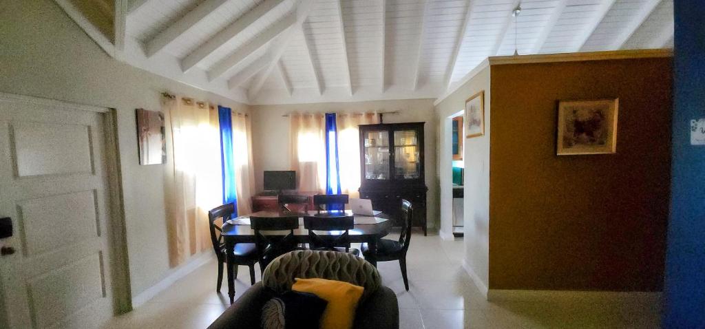 PALMS ESCAPE - 3 BEDROOM VACATION HOME photo 1