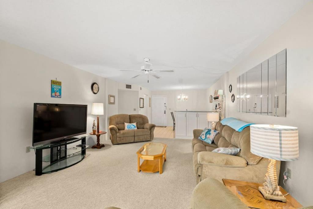 Cozy Ocean Condo with Pool Small Dog Friendly photo 4