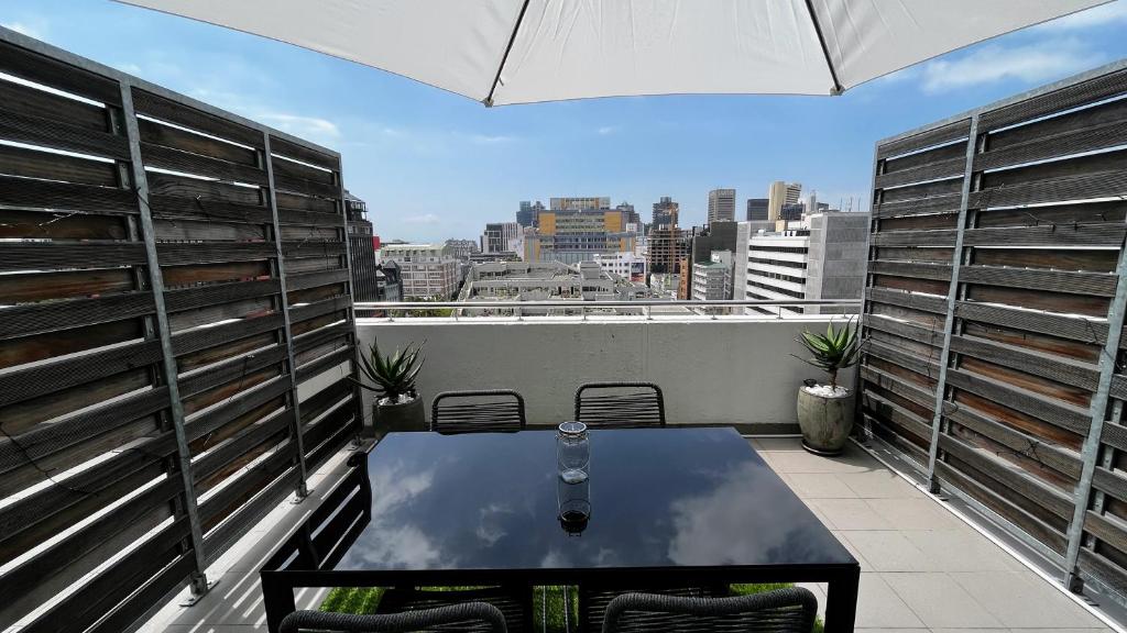 Modern Luxury Studio with Breathtaking City Views - No Load Shedding photo 1