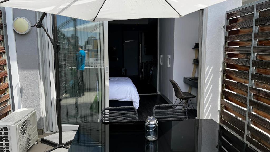 Modern Luxury Studio with Breathtaking City Views - No Load Shedding photo 3