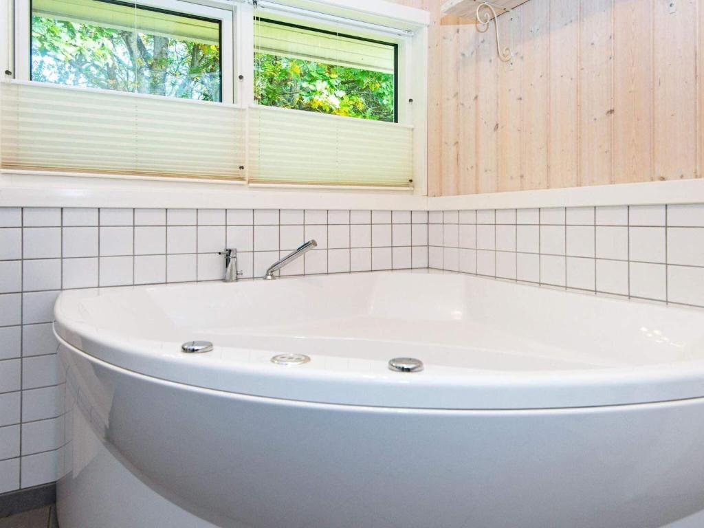 Three-Bedroom Holiday home in Glesborg 28 photo 1