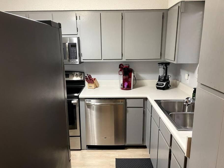 Modern 2 Bedroom Townhome Minutes from the Beach!! photo 4