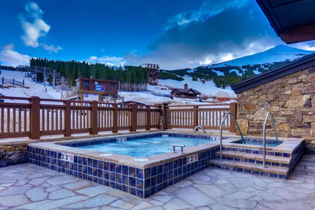 Luxury 1 Bedroom Ski In, Ski Out One Ski Hill Residence Located At The Base Of Peak 8 With Bowling Alley Onsite image