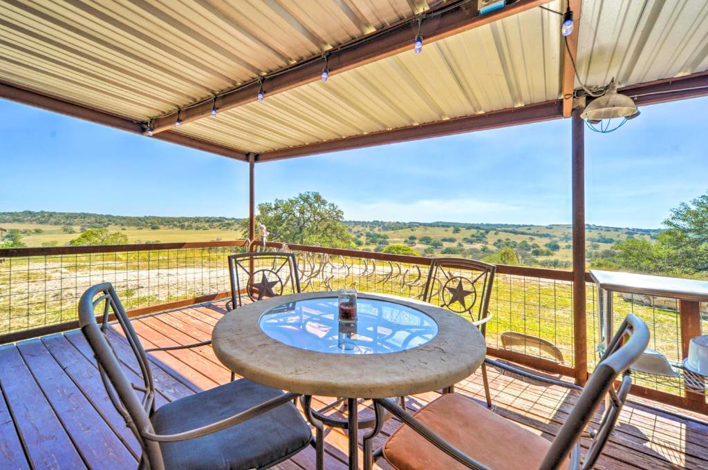 Fredericksburg Cabin Rural Views and Wildlife!