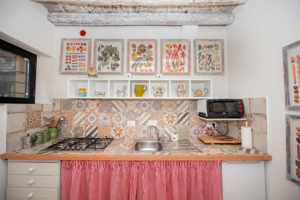 White Elegant and Charming Country House near Rome photo 3