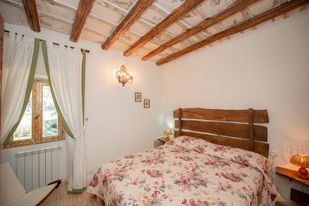 Red Elegant and Charming Country House near Rome photo 2