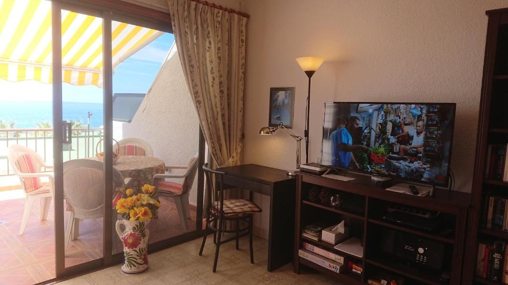 Apartment mit Sonnenterrasse und Panorama - Meerblick, 5 Min. von Hafen + Strand photo 1