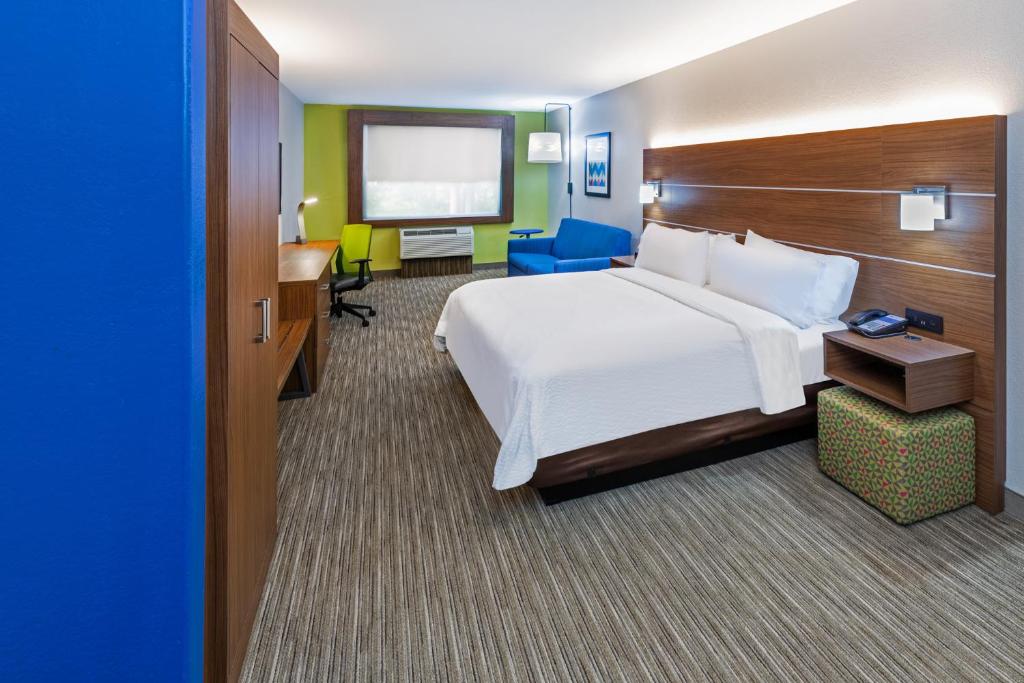 Holiday Inn Express Hotel & Suites Lafayette South, an IHG Hotel photo 3