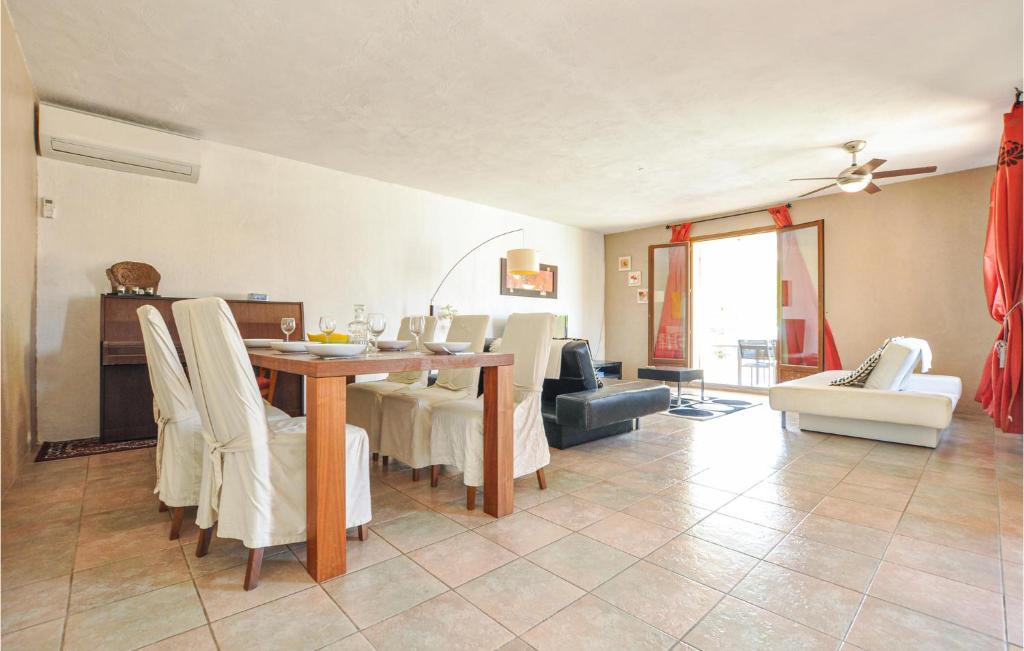 Nice Home In Le Muy With Outdoor Swimming Pool, Wifi And 4 Bedrooms photo 4