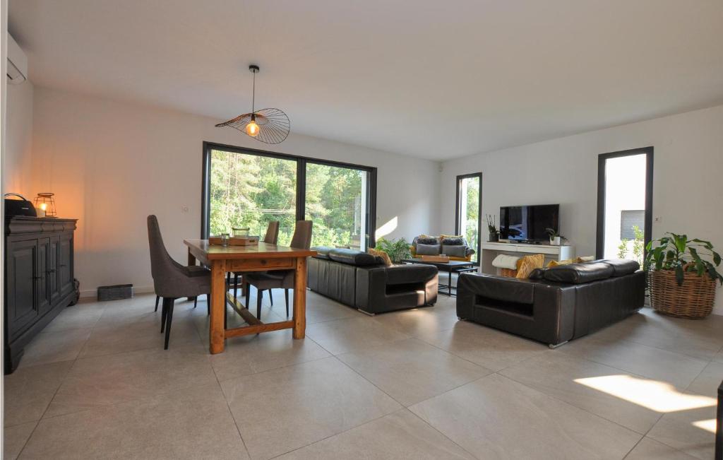 Amazing Home In Montauroux With Wifi And 3 Bedrooms photo 3