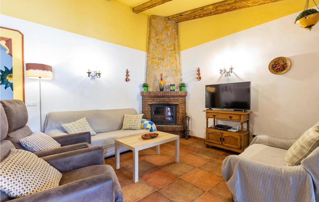 Amazing Home In Nerja With Wifi, Outdoor Swimming Pool And Swimming Pool photo 2