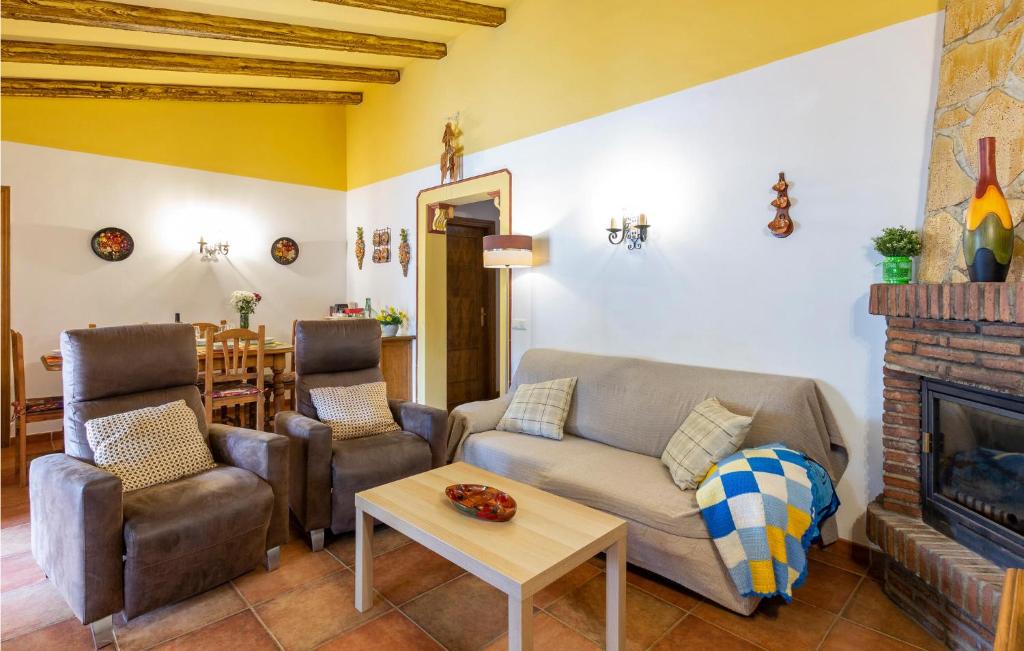 Amazing Home In Nerja With Wifi, Outdoor Swimming Pool And Swimming Pool photo 3