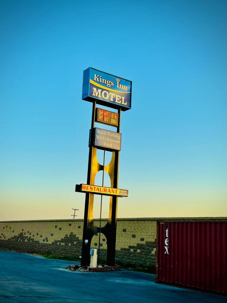 Kings Inn Motel image