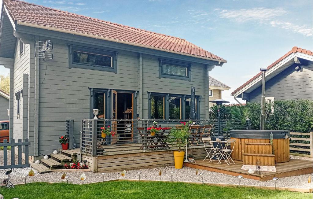 Nice Home In Bourbourg With Wifi And 2 Bedrooms