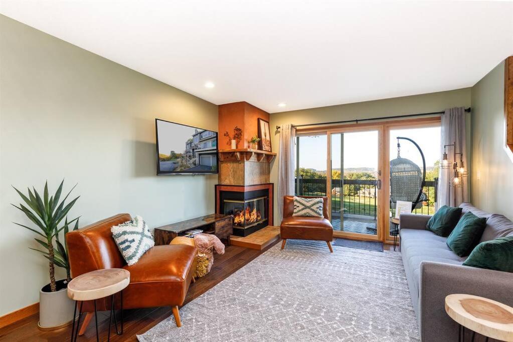 Relaxing 2Bedroom Townhome w/Playroom & Great View photo 1