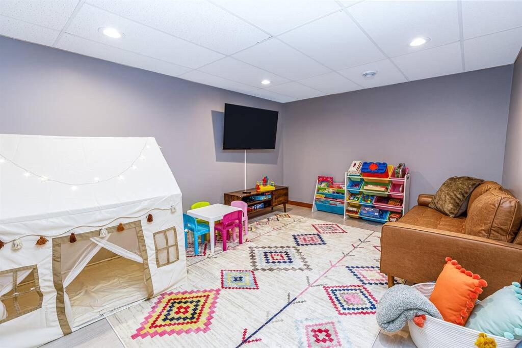 Relaxing 2Bedroom Townhome w/Playroom & Great View photo 3